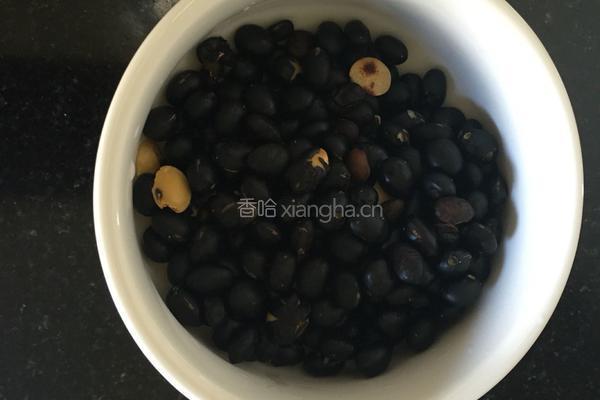 猪小肚十月黑汤（小孩尿床偏方）的做法图解2