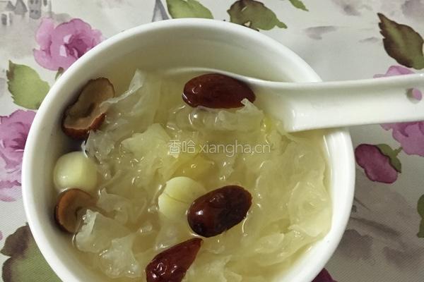 红枣银耳莲子汤