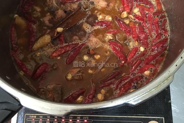 红闷猪蹄煲的做法图解4