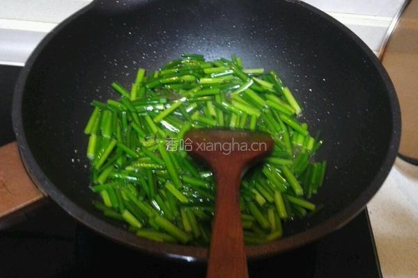 韭菜花炒虾仁的做法图解3