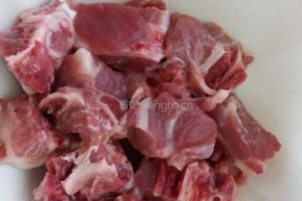 春菜煲排骨的做法图解1