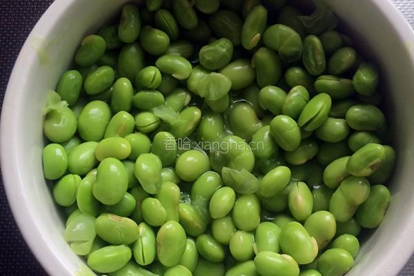 毛豆炒茭白的做法图解1