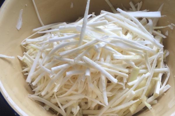 毛豆炒茭白的做法图解2