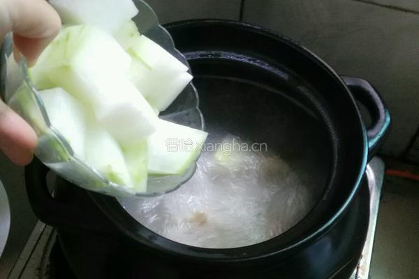冬瓜薏仁骨头汤的做法图解6