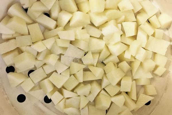 土豆胡萝卜腊肉焖饭的做法图解10