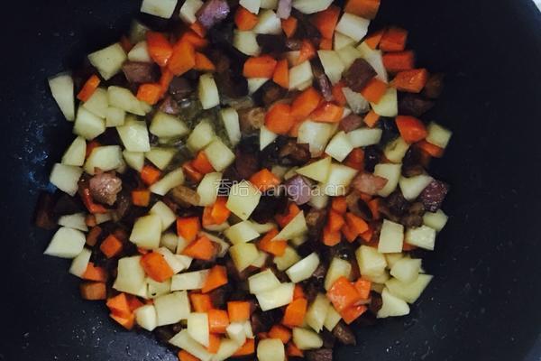土豆胡萝卜腊肉焖饭的做法图解14