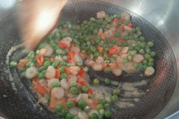 青豆炒虾仁的做法图解11