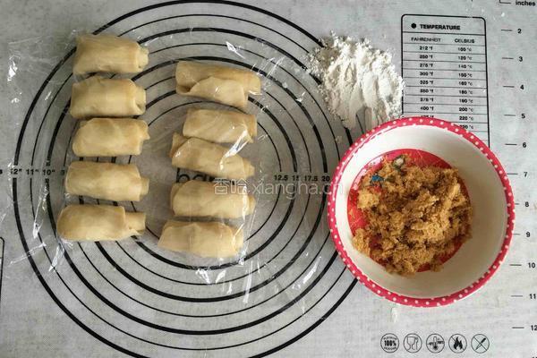 肉松蛋黄酥的做法图解2