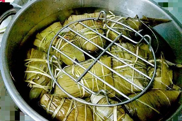 瑤柱咸蛋咸肉粽的做法图解14