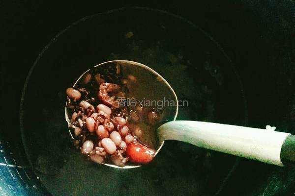珍珠红豆黑糯米粥的做法图解4