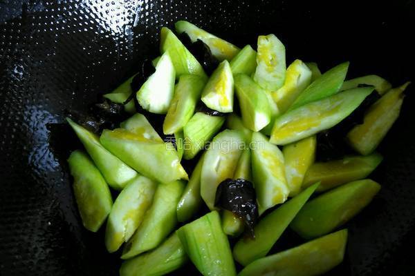丝瓜木耳蛋花汤的做法图解4