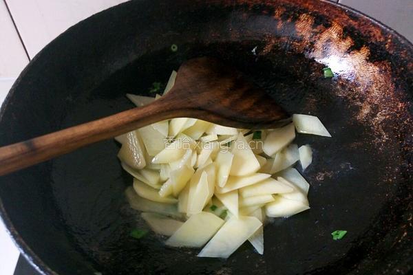 土豆炒面片的做法图解6