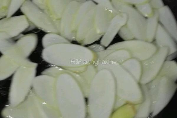 茭白炒肉片的做法图解3