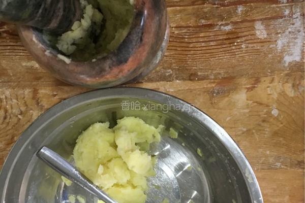 土豆泥虾球的做法图解1