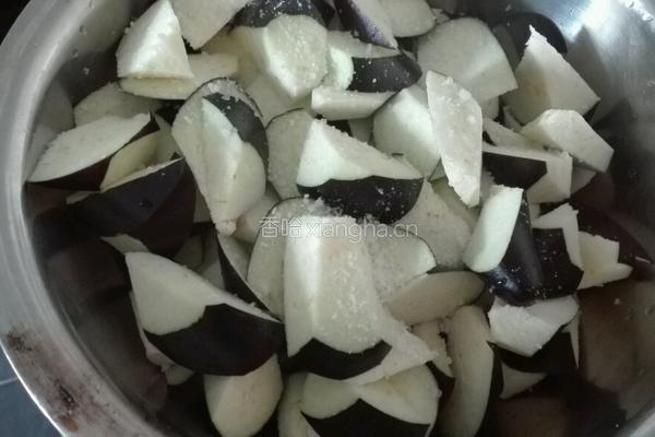 蒜香茄子的做法图解2