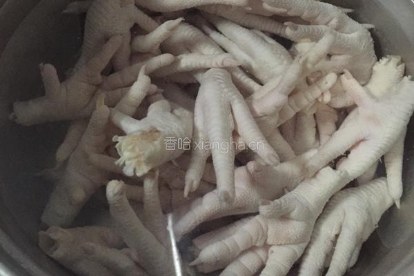 柠檬鸡爪的做法图解1