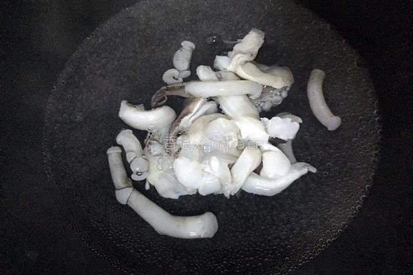 章鱼彩椒的做法图解1