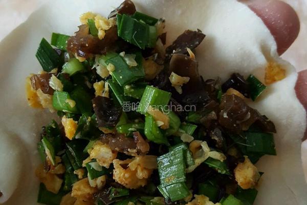 韭菜鸡蛋菜盒子的做法图解12