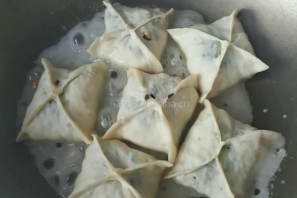 韭菜鸡蛋菜盒子的做法图解15