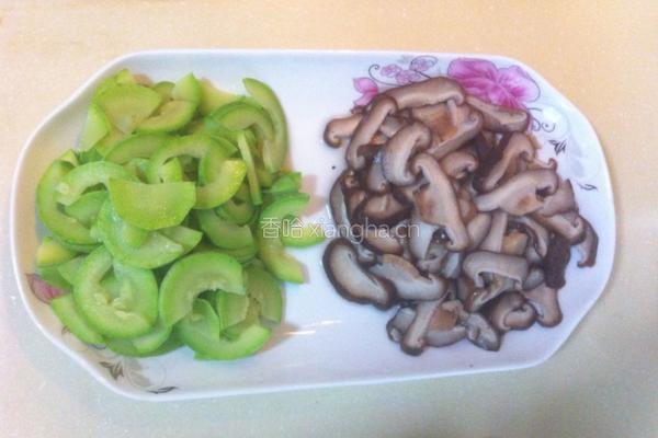 生瓜香菇炒肉的做法图解5