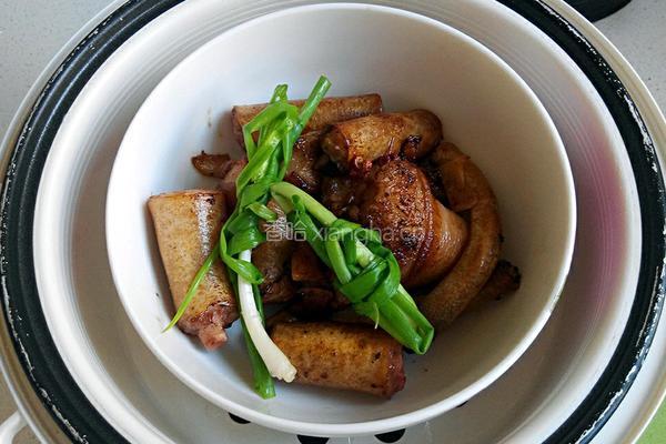土豆蒸猪尾的做法图解3