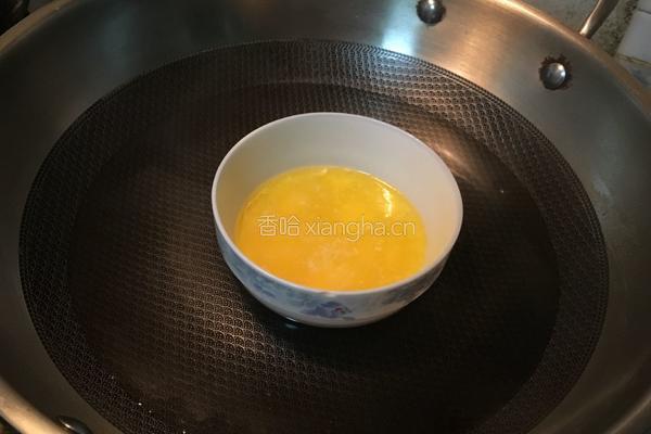 烟熏鲑鱼班尼迪克蛋的做法图解2