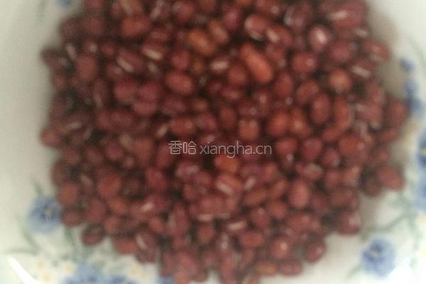 香芋黑米红豆粥。的做法图解1