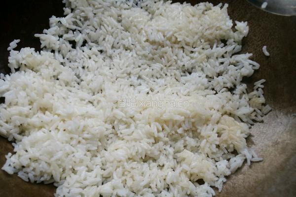 黄金蛋炒饭的做法图解3