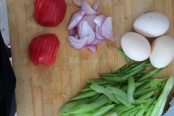 芹菜蛋焖面的做法图解2