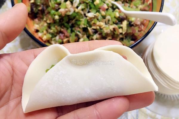 手工水饺——芹菜香菇鲜肉馅的做法图解6