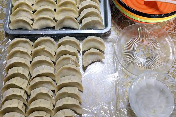 手工水饺——芹菜香菇鲜肉馅的做法图解8