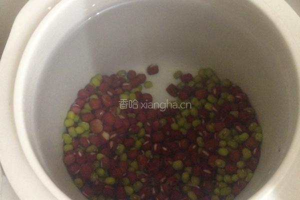 红豆绿豆糖水的做法图解2
