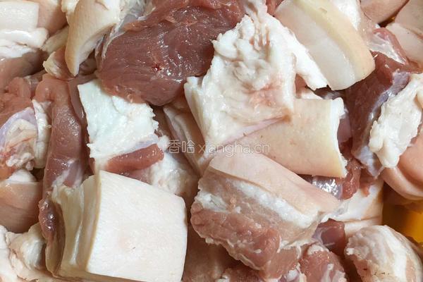 蛋黄鲜肉粽的做法图解1