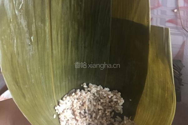 五香绿豆瘦肉粽的做法图解8