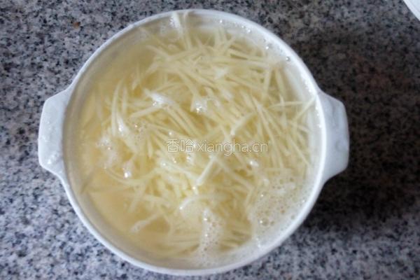 土豆丝摊饼的做法图解2