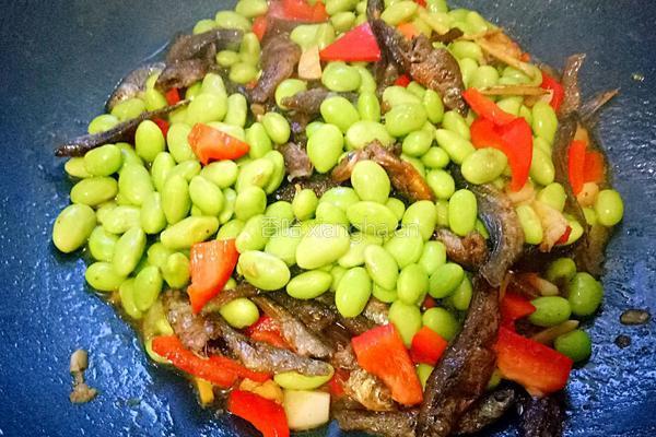 小鱼干炒青豆的做法图解8