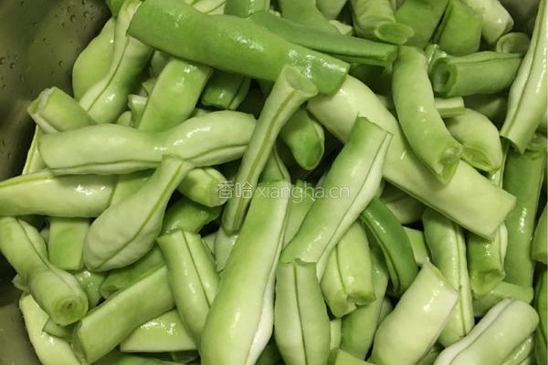 五花肉豆角焖面的做法图解2