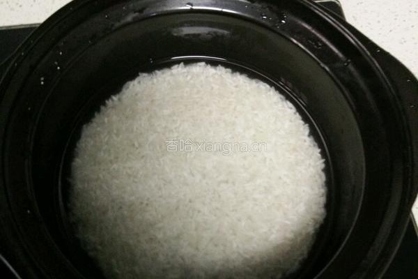 腊肠秘制闷饭的做法图解1