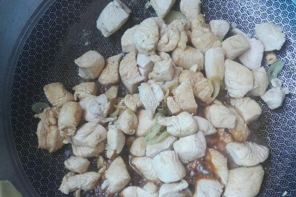 土豆炖鸡块的做法图解4