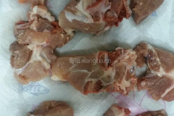 红烧猪骨的做法图解1