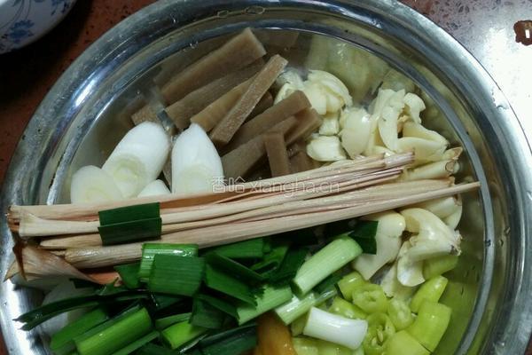 酸辣香茅柠檬鸭的做法图解2