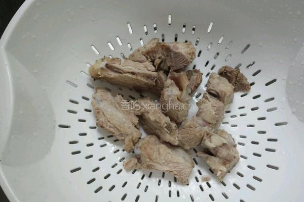 松茸排骨汤的做法图解4