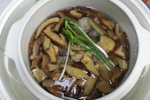 松茸排骨汤的做法图解6