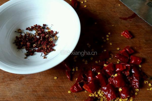 干煸辣子鸡丁的做法图解3