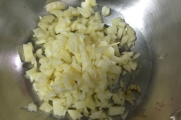 蒜蓉豆豉紫苏炒花甲的做法图解2