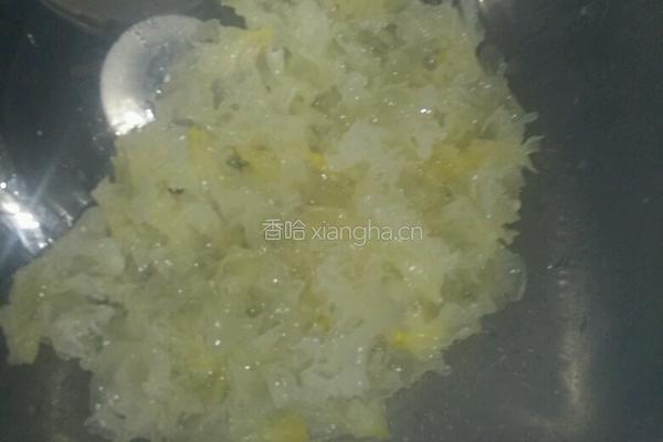 蜂蜜银耳汤的做法图解4