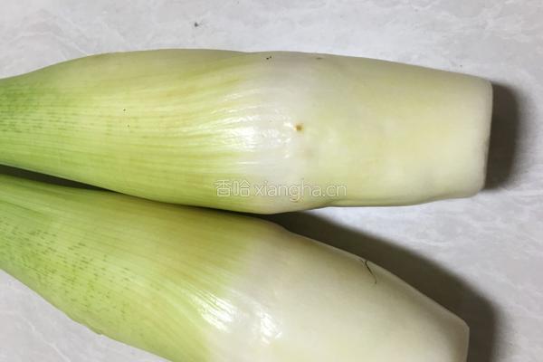 茭白青椒肉丝的做法图解1