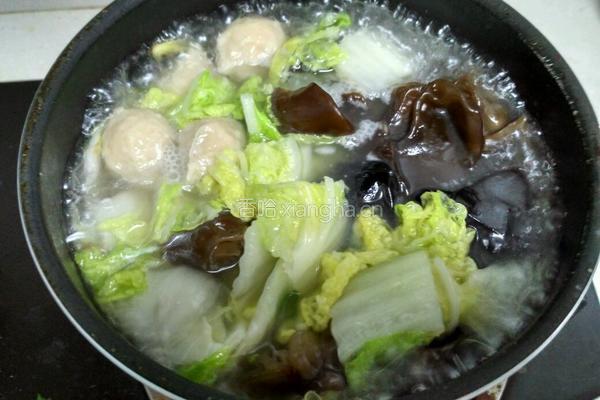 娃娃菜贡丸汤的做法图解4