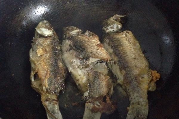 水煮小鲫鱼的做法图解5