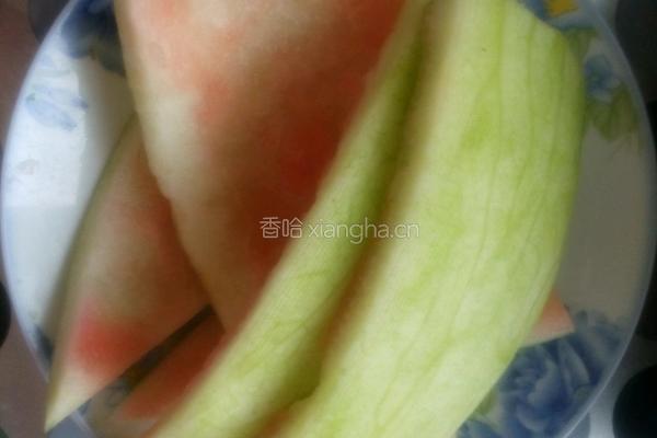 西瓜皮炒鸡蛋的做法图解2